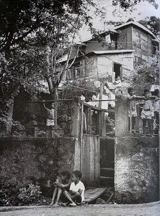 Bidonville logement 1970 collection musée Léon Dierx don de Jean François Hibon de Frohen