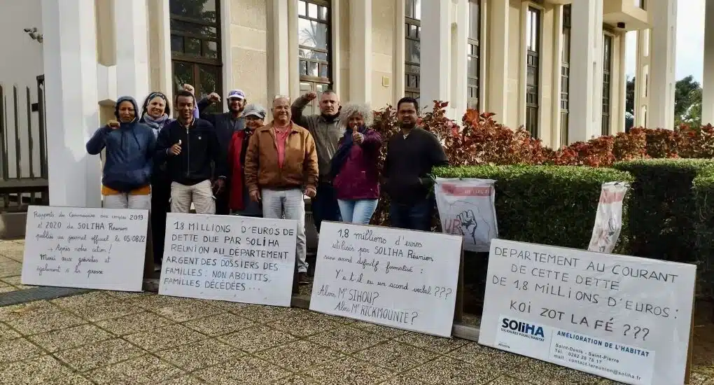 Grève à Soliha devant le palais de justice
