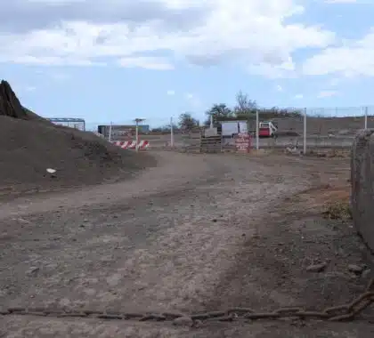 Exploitation d'une carrière marron au Port