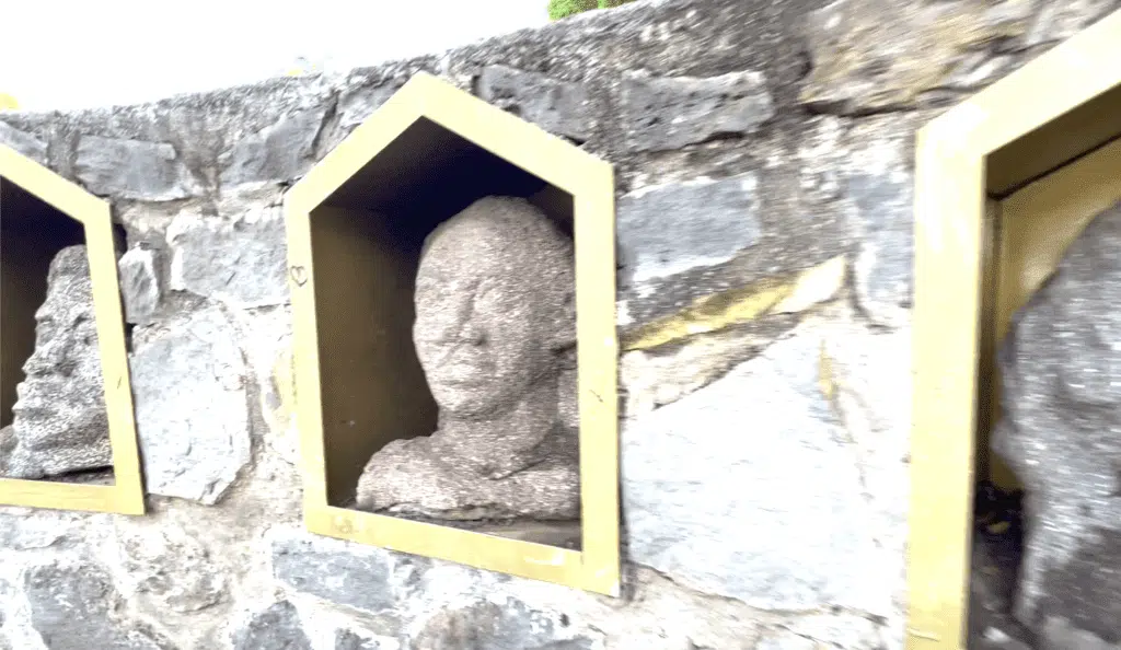 Stèle hommage révolt Eli Maronnage