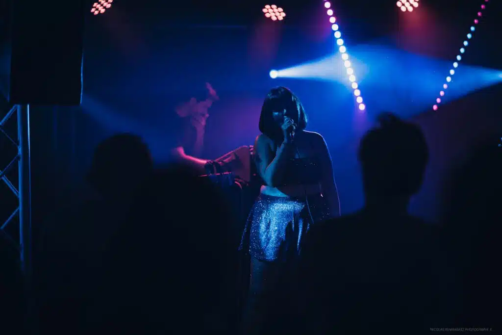 Vendredi 3 novembre 2023, le Bisik accueillait la prestation électrisante de Saphire Starlight et du duo électro-punk Taba! 
