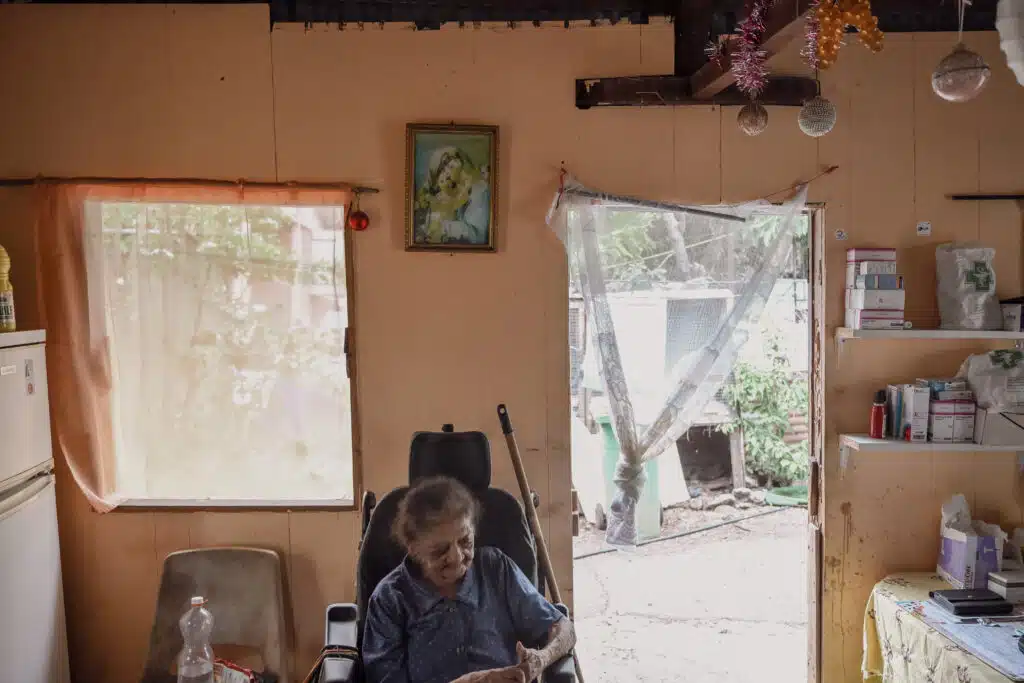 Madame Itema, chez elle quelques heures avant l'arrivée du cyclone Garance.