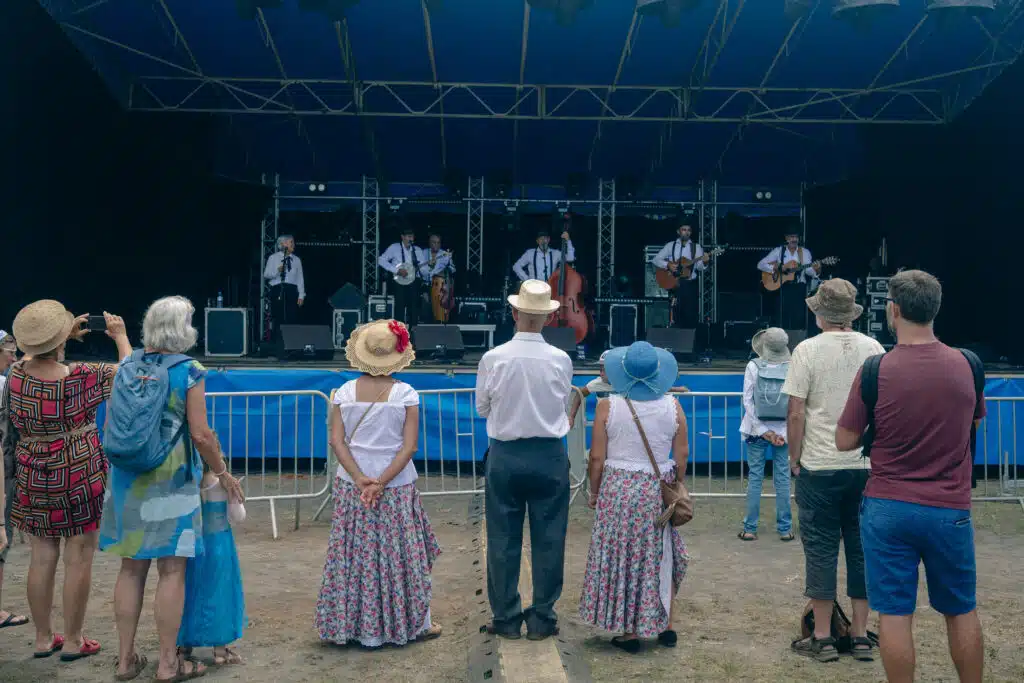Le groupe Pat' Jaune ouvre la Fet Kaf à Petite Ile le 20 décembre 2024.