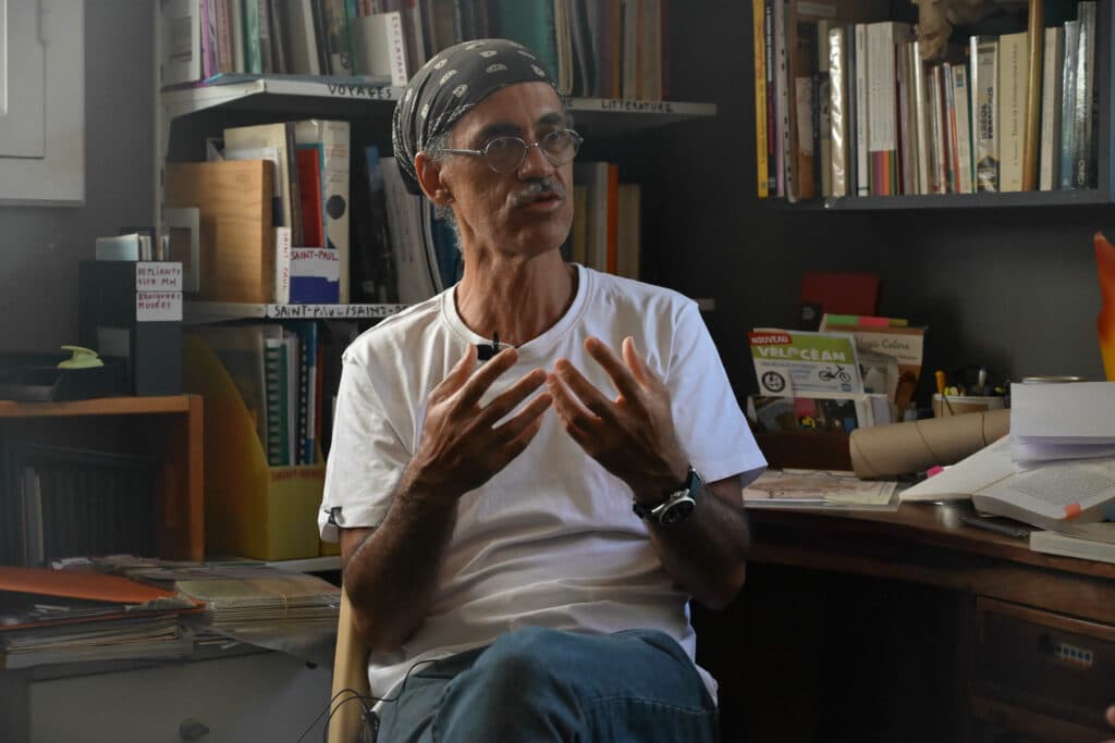 Rencontre avec l'historien Loran Hoarau. © Olivier Ceccaldi