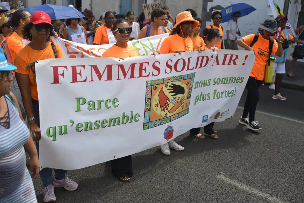 Des membres de l'association femmes solid'air lors de la manifestation.
