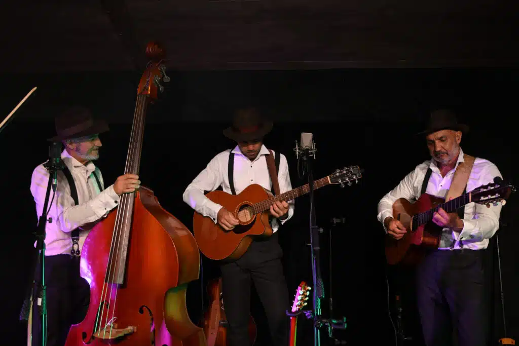 Lors des répétitions, chaque détail est affiné pour la prochaine représentation.