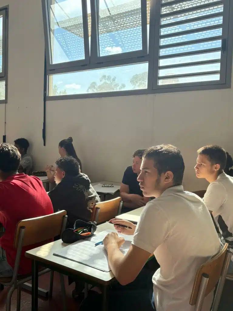 Conférence de l'historien Enis Rockel devant les élèves de seconde bac pro sécurité du lycée Pierre Lagourgue, en décembre 2024.