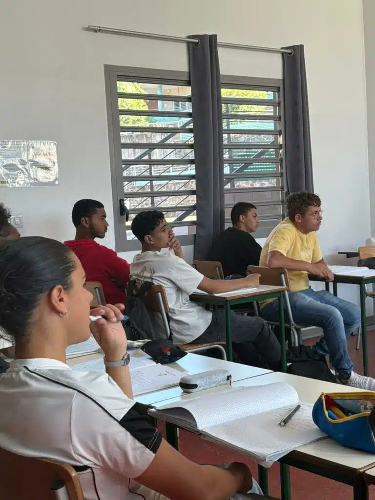 Conférence de l'historien Enis Rockel devant les élèves de seconde bac pro sécurité du lycée Pierre Lagourgue, en décembre 2024.