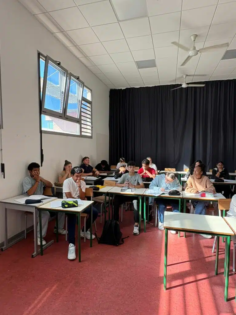 Conférence de l'historien Enis Rockel devant les élèves de seconde bac pro sécurité du lycée Pierre Lagourgue, en décembre 2024.