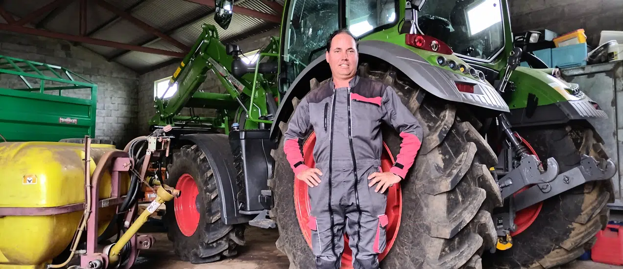 Yanis Smith, éleveur à la Plaine des Cafres, attend toujours le versement de son aide Feader. (Mars 2025, photo JSG)