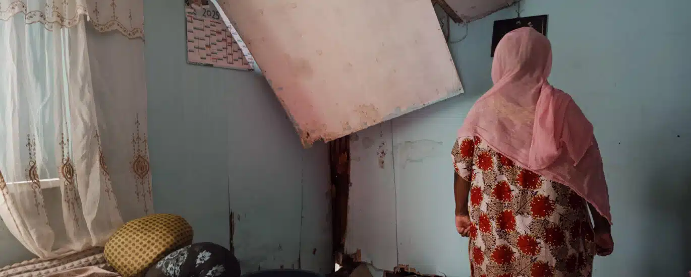 Durant le cyclone Chido, Nassima s'est fait voler son titre de séjour. Depuis, elle n'ose plus sortir de chez elle de peur de se faire contrôler et renvoyer vers les Comores. La fermeture de la Préfecture depuis le cyclone l'empêche aujourd'hui d'obtenir une nouvelle carte.