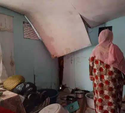 Durant le cyclone Chido, Nassima s'est fait voler son titre de séjour. Depuis, elle n'ose plus sortir de chez elle de peur de se faire contrôler et renvoyer vers les Comores. La fermeture de la Préfecture depuis le cyclone l'empêche aujourd'hui d'obtenir une nouvelle carte.