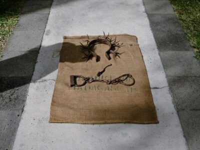 Entraves de cou et de pieds utilisées durant la période de l'esclavage sur l'île de La Réunion.