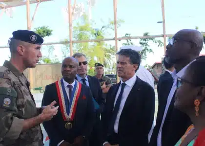 Manuel Valls en visite à Mayotte (Photo : Mayotte Hebdo)