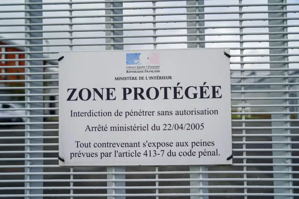 Entrée du centre de retention administrative de Saint Jacques, à l'extérieur de la ville de Rennes.