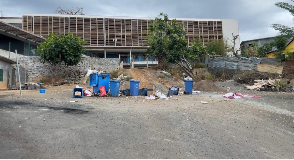 Le chantier sans fin de l'école d'Iloni