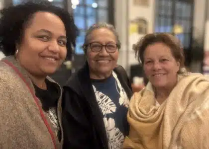 Martine Nourry (à gauche) avec Sarah Vaki et Reine-Claude Gonthier. © Martine Nourry
