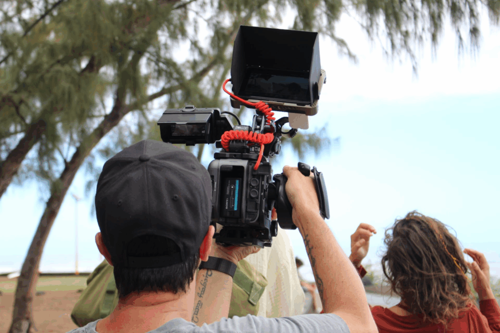 Cedric Demaison, photographe professionnel et réalisateur/vidéaste des clips vidéos Ola et Amont Amwin pour le groupe de maloya Salangane.