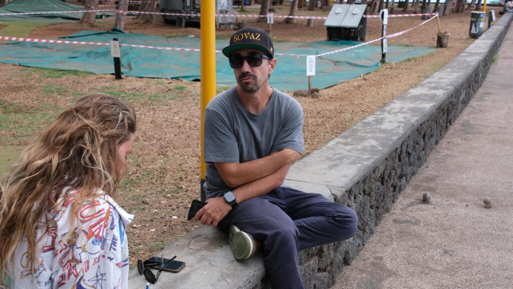 Cedric Demaison, photographe professionnel et réalisateur/vidéaste des clips vidéos Ola et Amont Amwin pour le groupe de maloya Salangane.