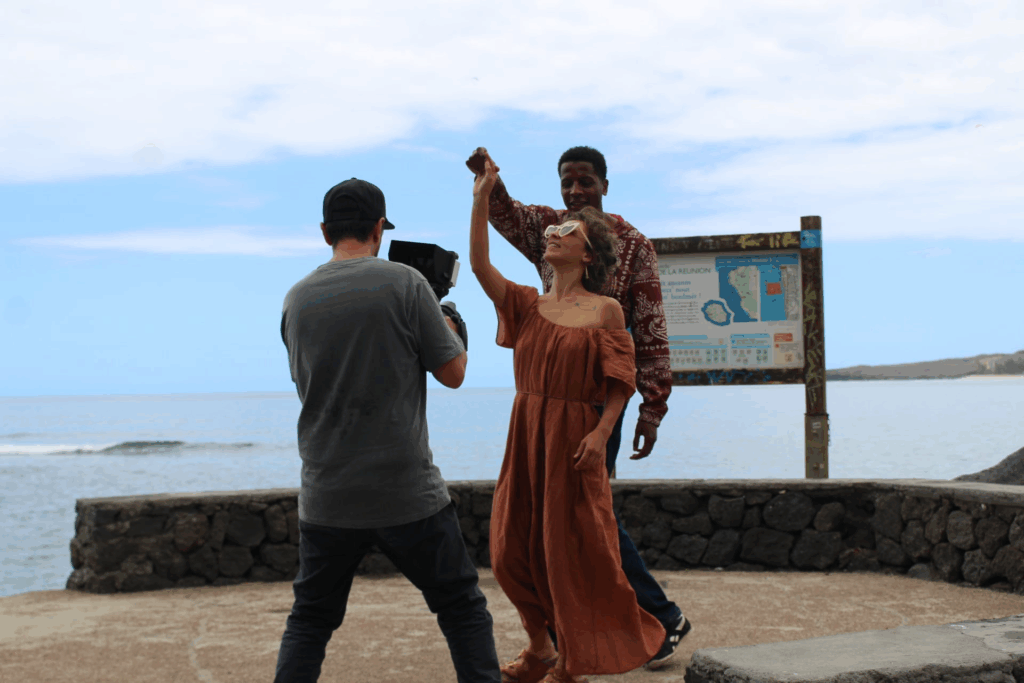 Cedric Demaison, photographe professionnel et réalisateur/vidéaste des clips vidéos Ola et Amont Amwin pour le groupe de maloya Salangane.