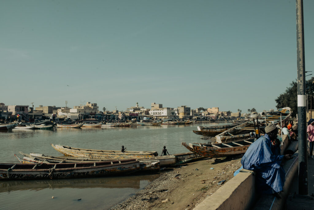 Vu sur la langue de Barbarie avant de passer le pont vers le village de Guet Ndar. © Olivier Ceccaldi