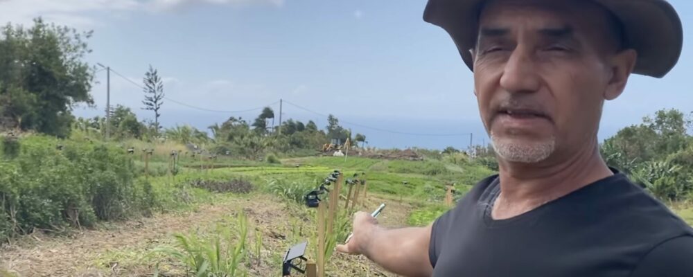 lampes solaires dans les champs d'agriculteurs Jean Pierrot Pausé