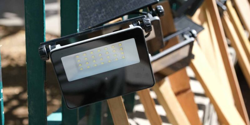 manifestation XR Extinction Rebellion contre les leds agricoles devant la sous préfecture de Saint-Paul.