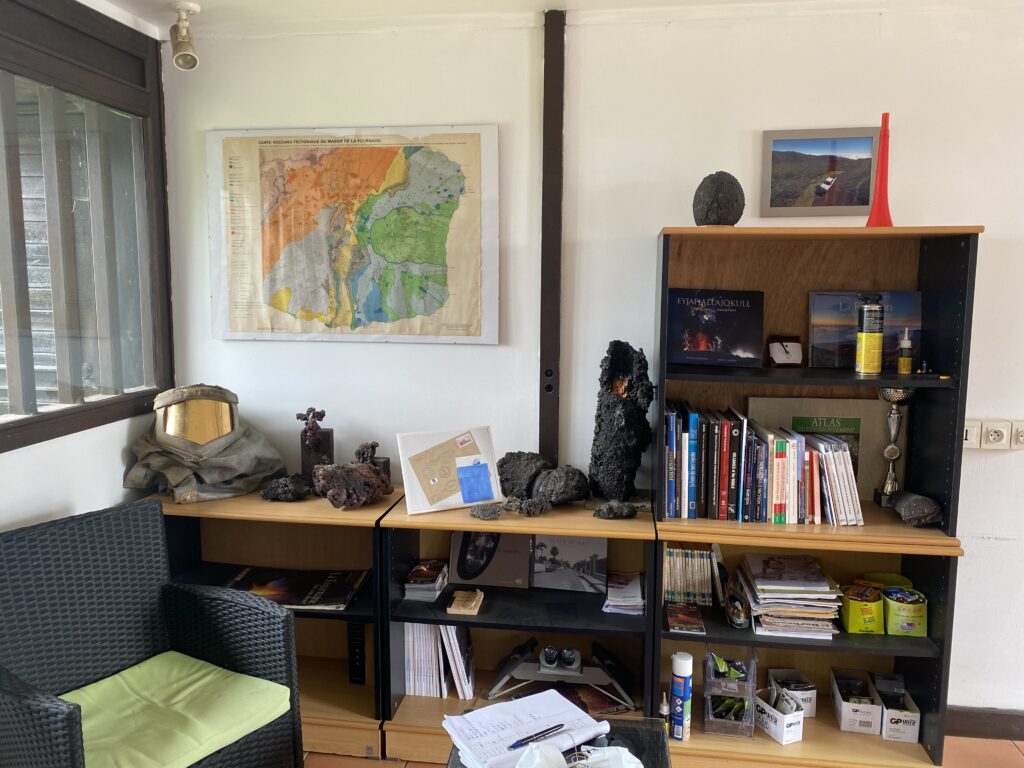 Aperçu de la salle de gestion des crises de l'Observatoire du Piton de la Fournaise