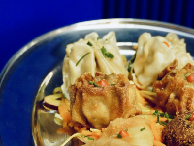 À partager, samoussas, bouchons, bonbons piments.