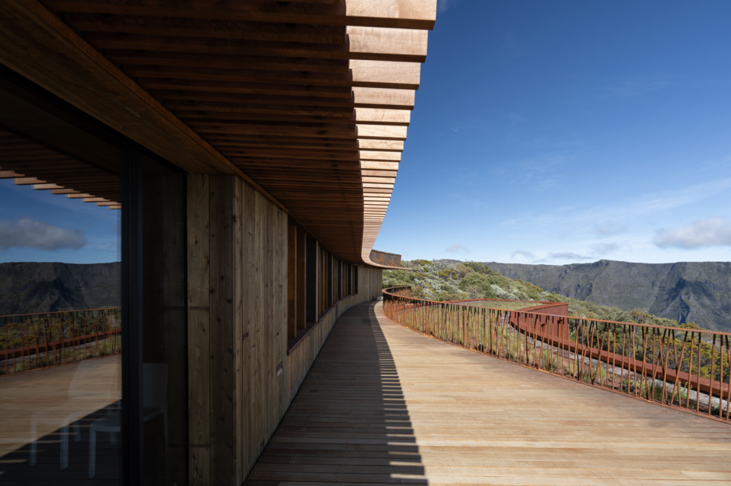 Gîte du Volcan de la Fournaise réalisé par Altitude 80 Architecture.