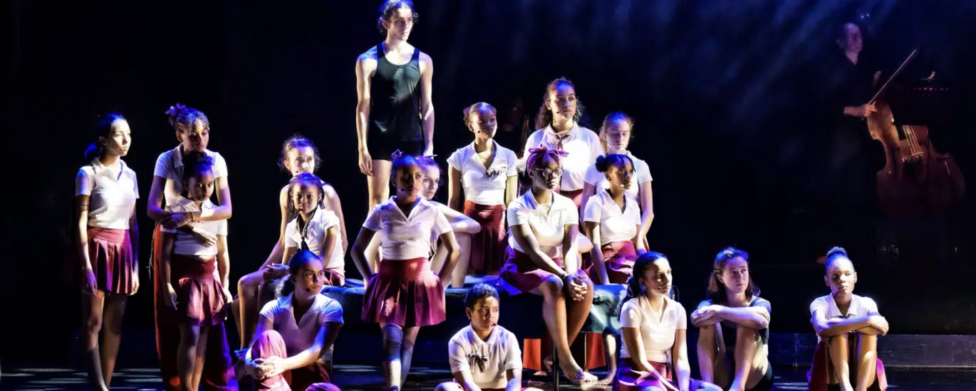 La troupe du spectacle des bagnes d'enfants.