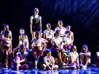 La troupe du spectacle des bagnes d'enfants.