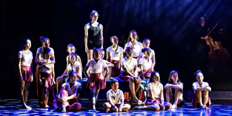 La troupe du spectacle des bagnes d'enfants.