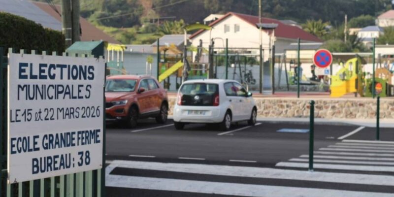 L’école de la Grande Ferme, bureau de vote numéro 38 au Tampon, s’est prononcé d’une courte tête en faveur du maire sortant, Patrice Tien Ah Koon. © Tom Savary